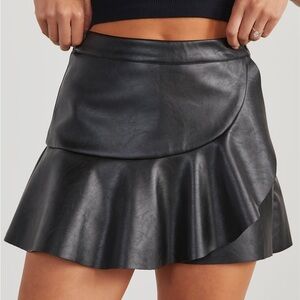 DO+BE Faux Leather Ruffle Skort – Size Large